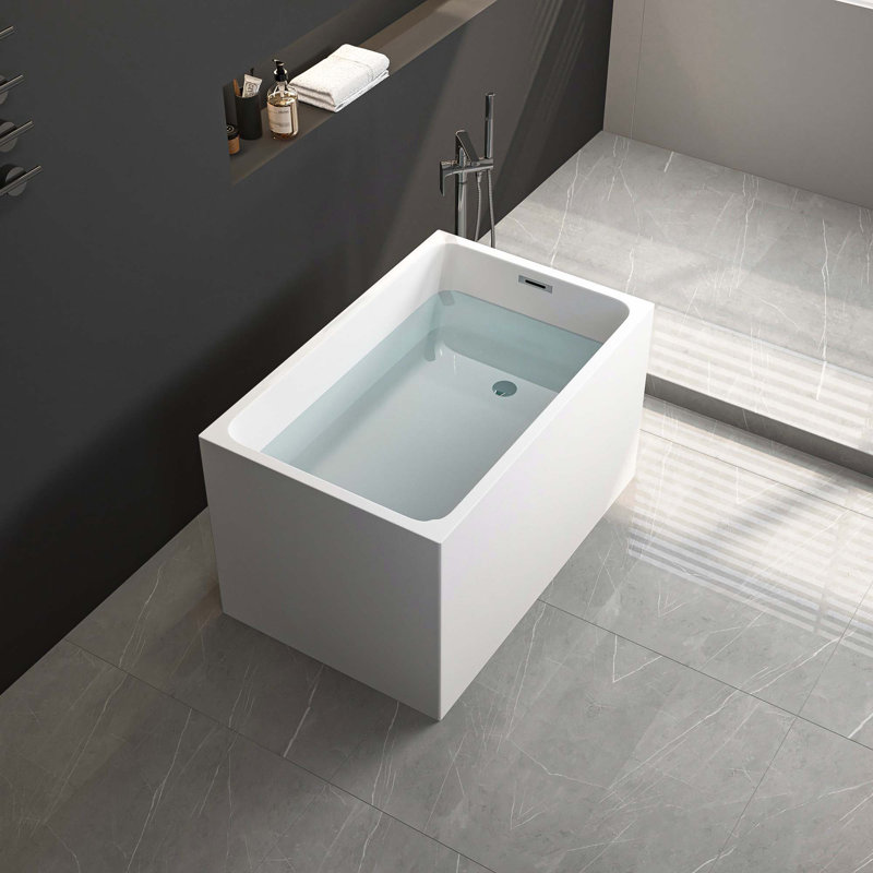 Baignoire autoportante en acrylique de forme rectangulaire spacieuse avec trop-plein chromé et bonde escamotable