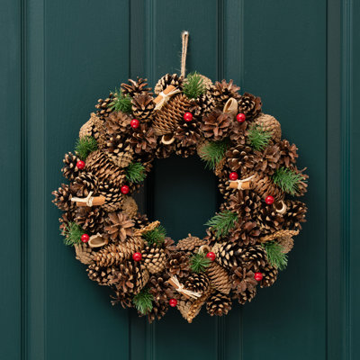 41cm Traditional Pinecone Wreath with berries