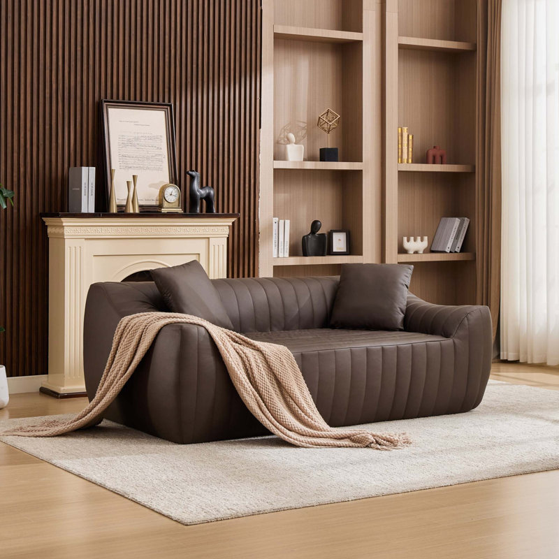 Causeuse spacieuse en similicuir à assise profonde avec design peu encombrant