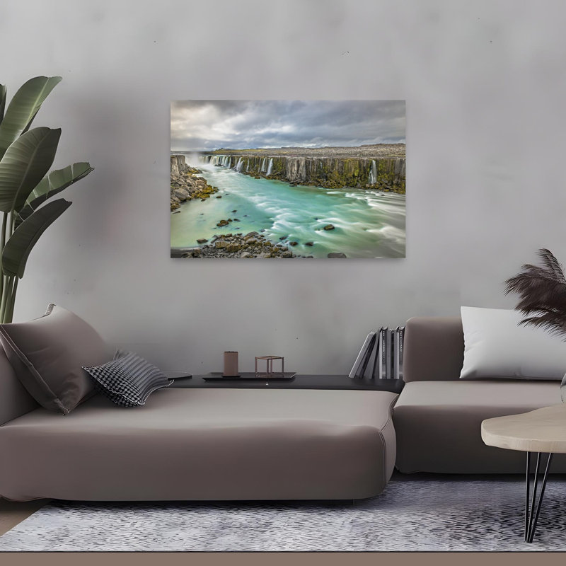 Puissante cascade de canyon, paysage de mousse abstrait, serein et spectaculaire, impression d'art mural nature