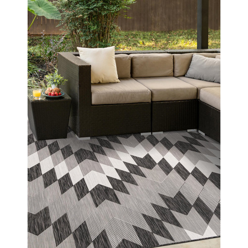 Tapis noir Aucun Nykeia, Carré 7 pi 10 po