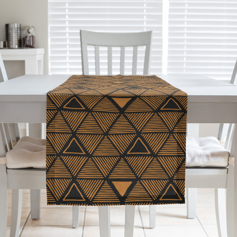 Chemin de table à triangles dessinés à la main Classic, 16 po x 90 po, Orange / Noir