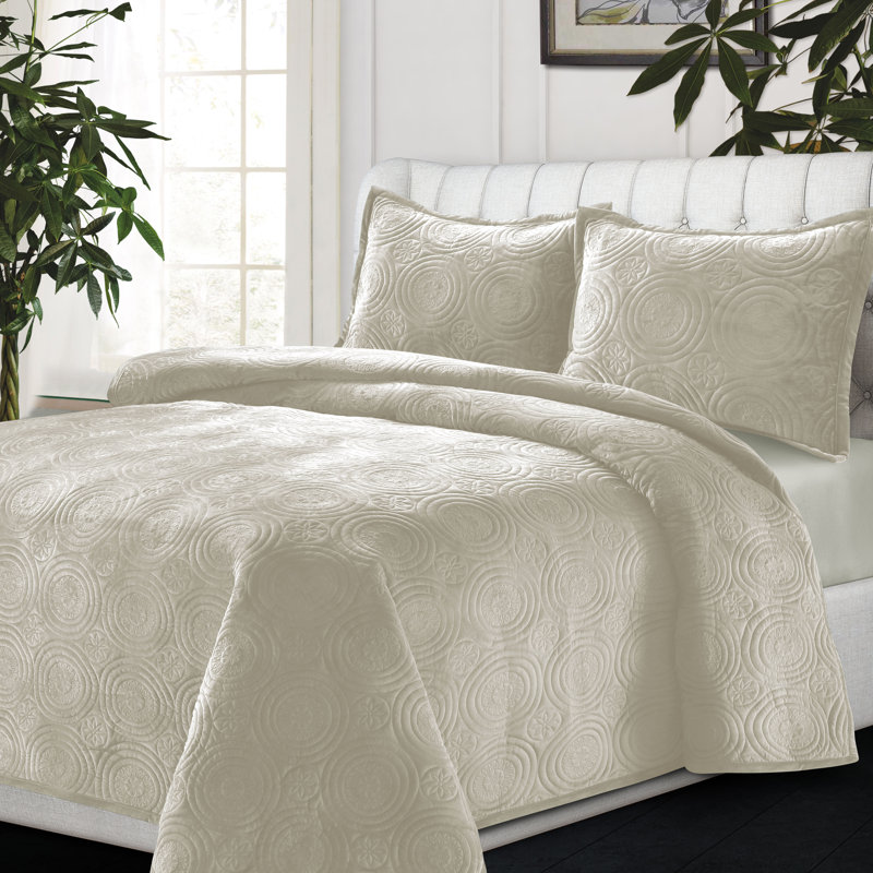 Capri Velvet Quilt, King Quilt + 2 King Shams, Ivory