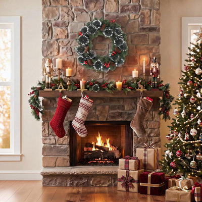 Couronne de Noël en PVC floqué de 45,7 cm / 61 cm / 66 cm, ornée de baies et de pommes de pin, pour porte d'entrée. Fonctionne avec des LED. Parfait pour la décoration intérieure et extérieure couverte pendant les fêtes.