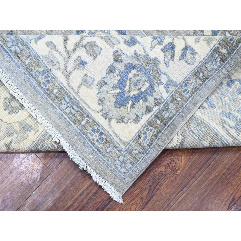 Tapis unique 7 pi 10 po x 9 pi 9 po Willasia
