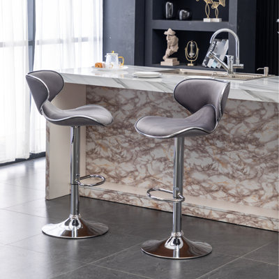 Ensemble de 2 pièces pivotantes en velours gris. Base en métal chromé avec repose-pieds à 360 °. Siège pneumatique. Mousse et l 18,07 po x P 21,6 po, H 31,5 po à 41 po Capacité de poids de 250 lb, revêtue de 2