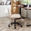Fauteuil de bureau pivotant confortable, recouvert de polyester, avec hauteur réglable et roulettes à roulement fluide pour une productivité accrue.