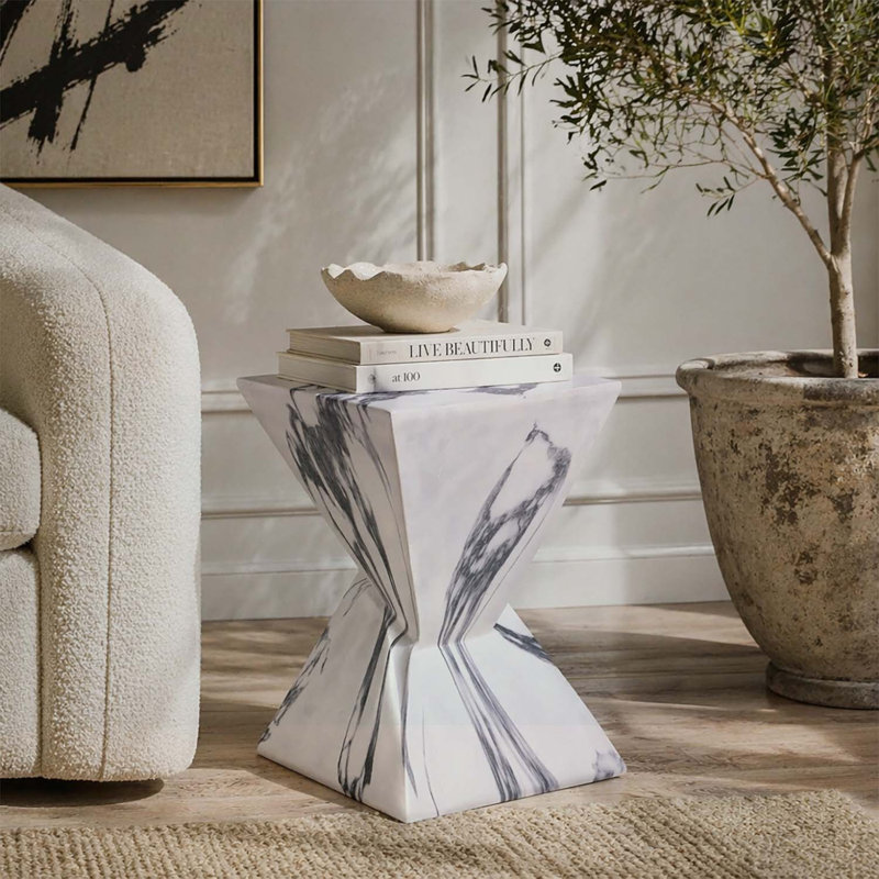 Table d'appoint d'extérieur moderne avec motif cannelé sculptural, minimaliste pour le jardin, Marbre