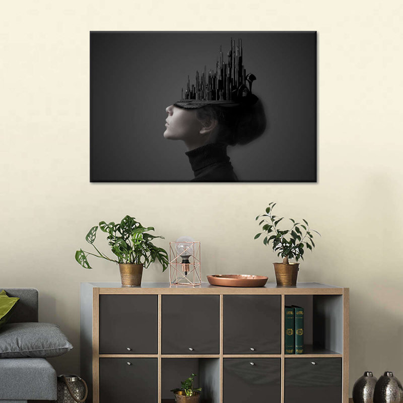 Portrait de femme, portrait de femme étrange sur toile, H 34 po x l 51 po x P 1,25 po