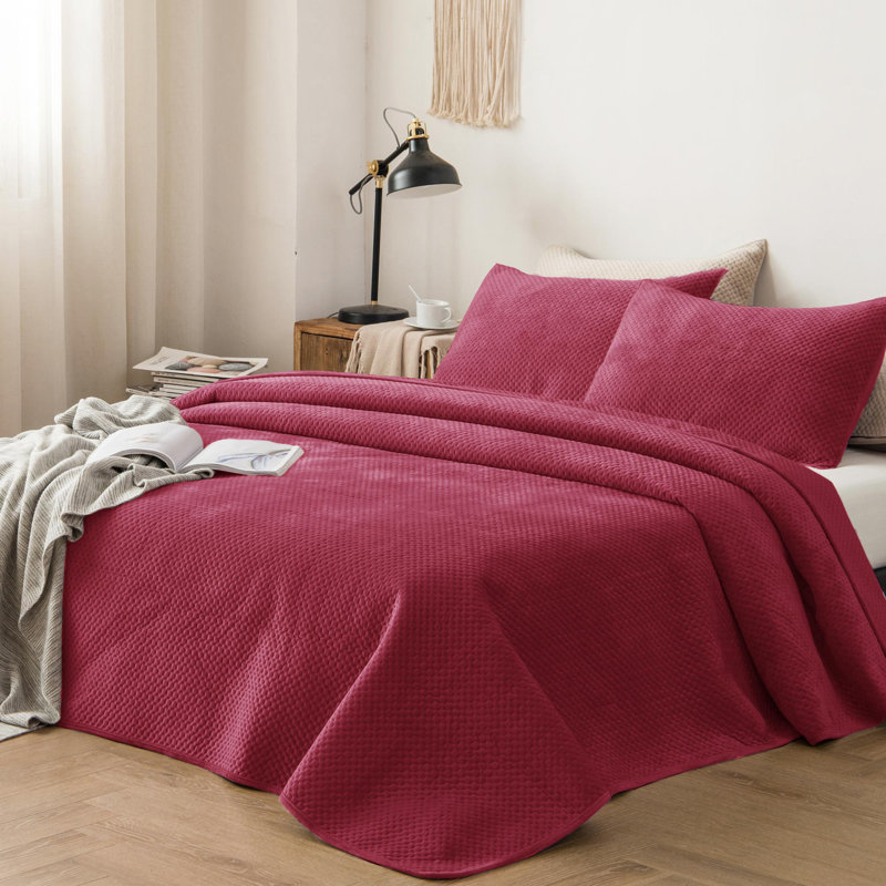 Polyester Velvet Quilt, Queen Coverlet + 2 Shams, Holly Red