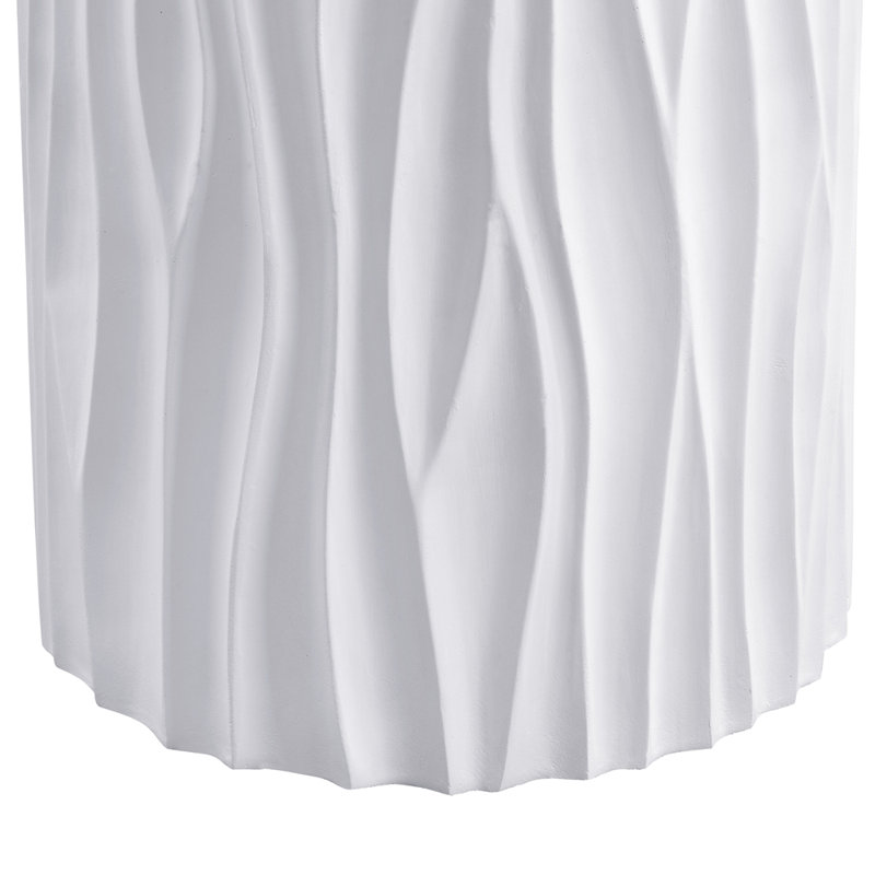 Table d'extérieur moderne avec design cannelé