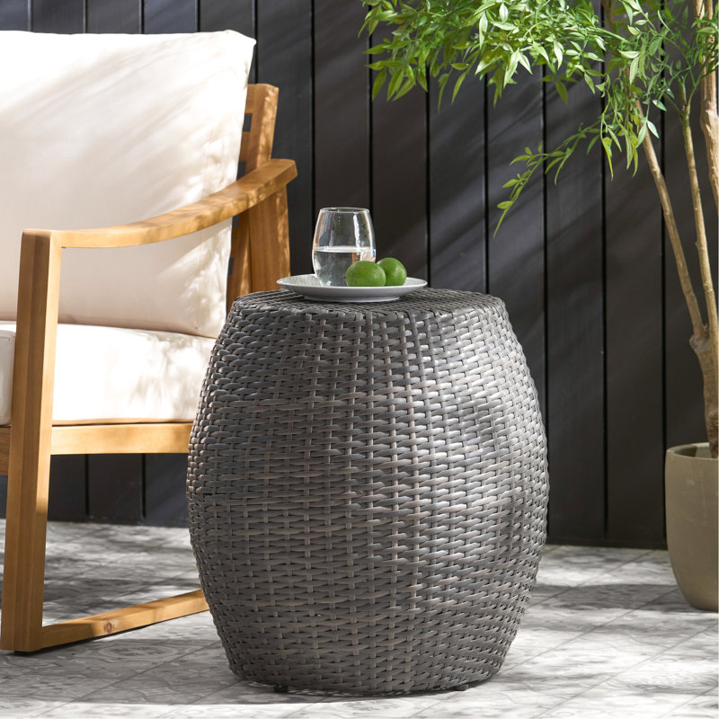 Table d'appoint d'extérieur 14,00 po, gris, disposition en fer, table de patio grise 14,00 po, structure solide, design chic
