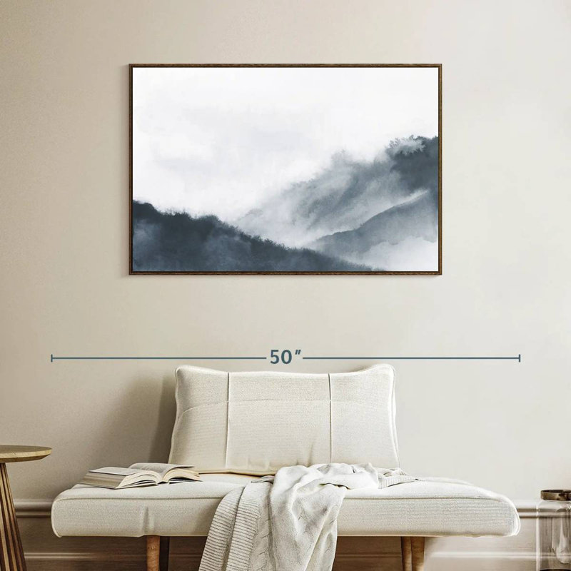 Misty Mountains en gris, Cadre flottant noyer, 40 po x 27 po