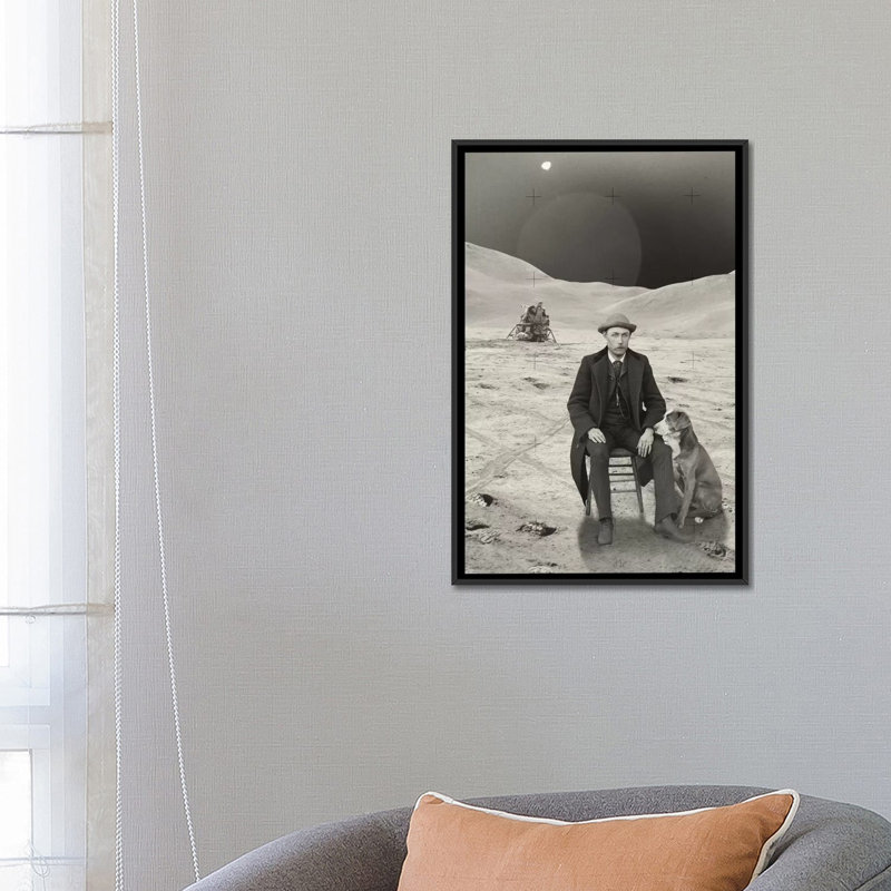 « moon man », impression sur toile, H 26 po x l 18 po x P 1,5 po, Toile avec cadre noir, Pas de tapis