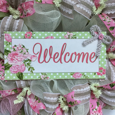 Couronne florale de printemps menthe et rose