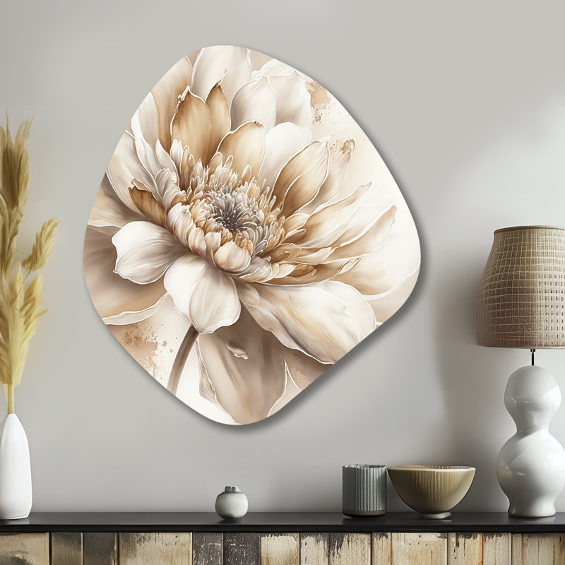 Simple fleur beige III - art mural asymétrique en forme de nébuleuse florale, H 35 po x l 31 po