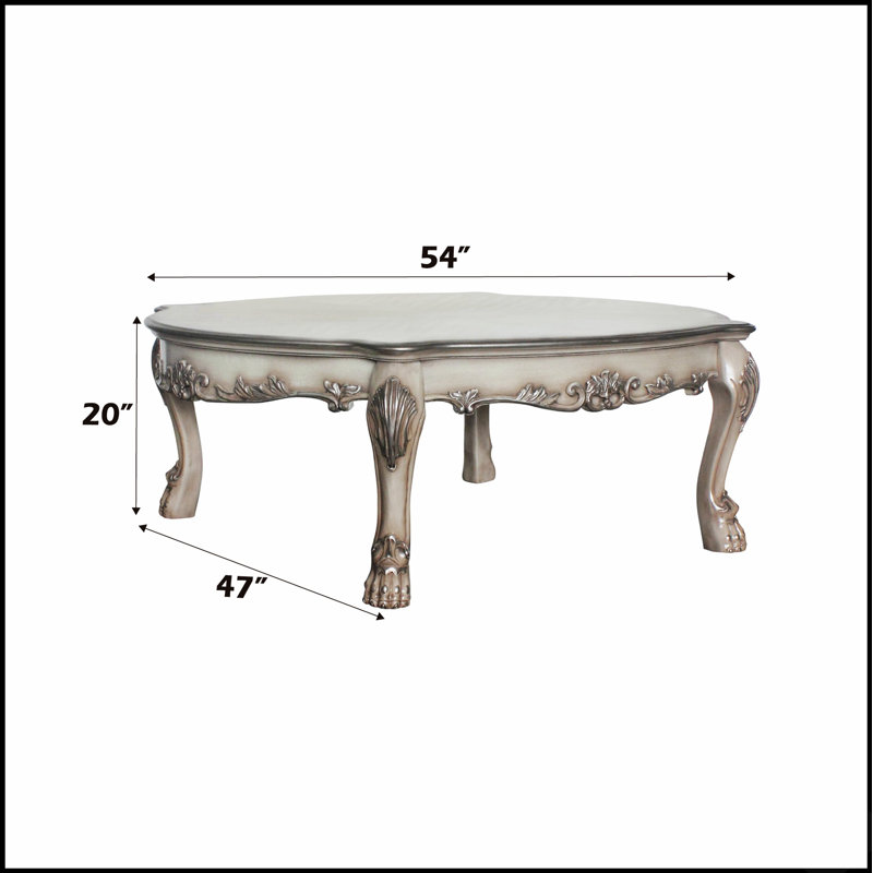 Table basse Dresden Vintage au fini blanc cassé, ornée de détails raffinés et d'une fabrication de haute qualité, idéale pour les intérieurs classiques.