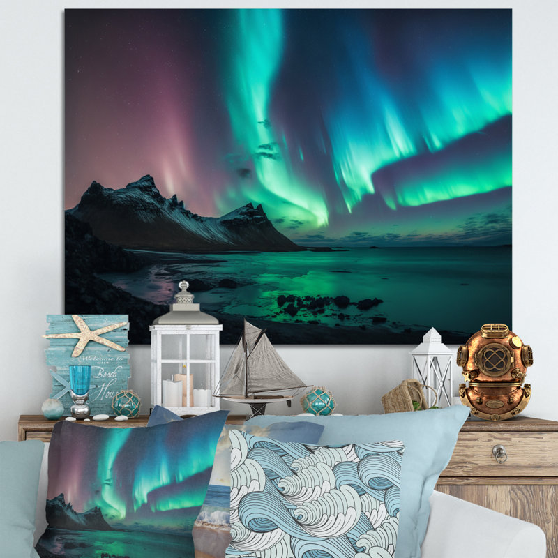 Aurore boréale, belles vagues dansantes de lumière II - reproduction, H 30 po x l 40 po x P 1,5 po, Toile tendue