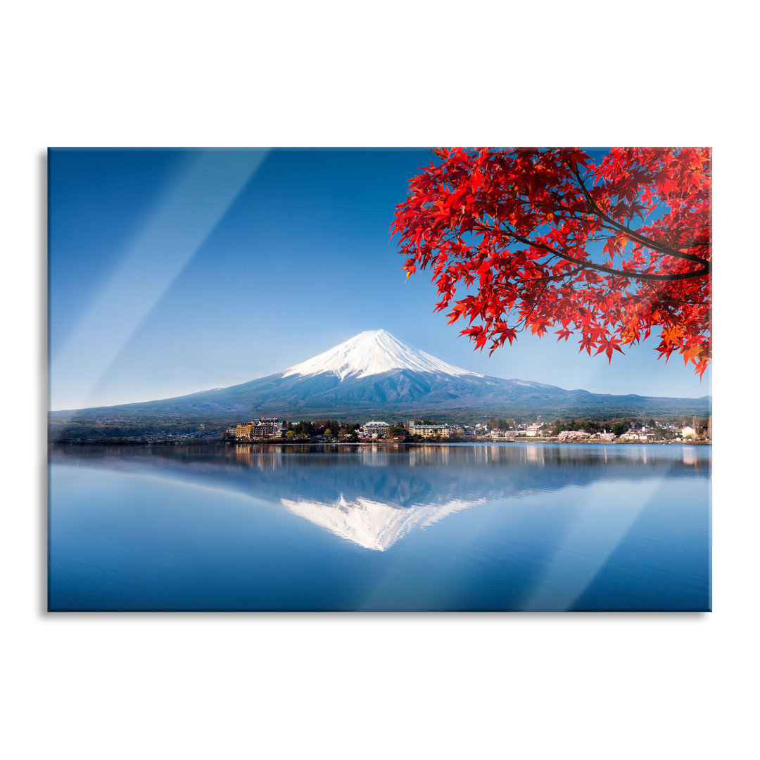 Glasbild Berg Fuji mit herbstlichem rotem Baum