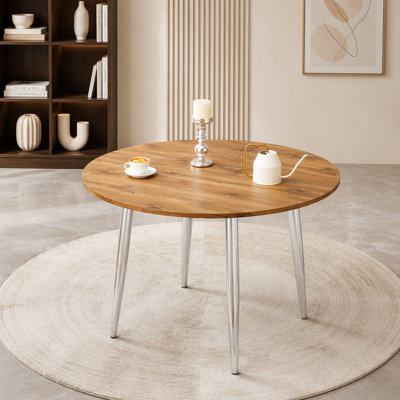 Doté d'un mécanisme rétractable astucieux, le plateau de table en panneau de fibres à densité moyenne et les pieds en métal ont une surface lisse et délicate. Le look unique crée la silhouette élégante d'une maison moderne.