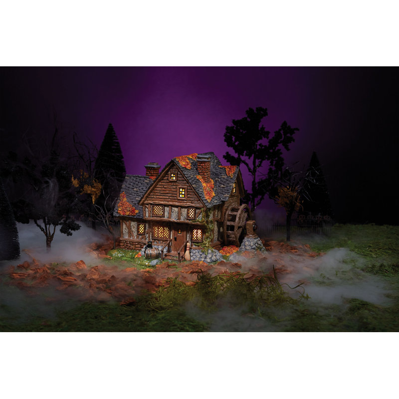 Édifice du village d'Halloween de la maison de soeur de la maison des soeurs de Sanderson