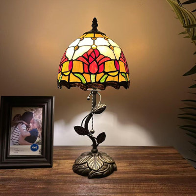 Lampe de table Tiffany en verre coloré avec tulipes rouges et ampoule incluse pour le salon, la chambre à coucher, le chevet, l 8 po x P 8 po x H 16 po