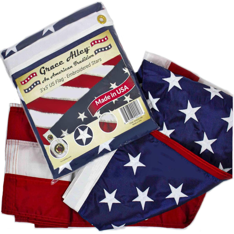 Drapeau américain: drapeau américain de 3 pi. Étoiles brodées, rayures cousues et œillets en laiton. Nylon résistant à la décoloration, robuste et durable pour une durabilité à l'extérieur.