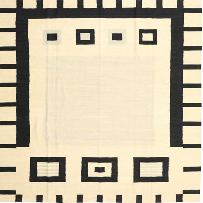 Surface beige contemporaine tapis