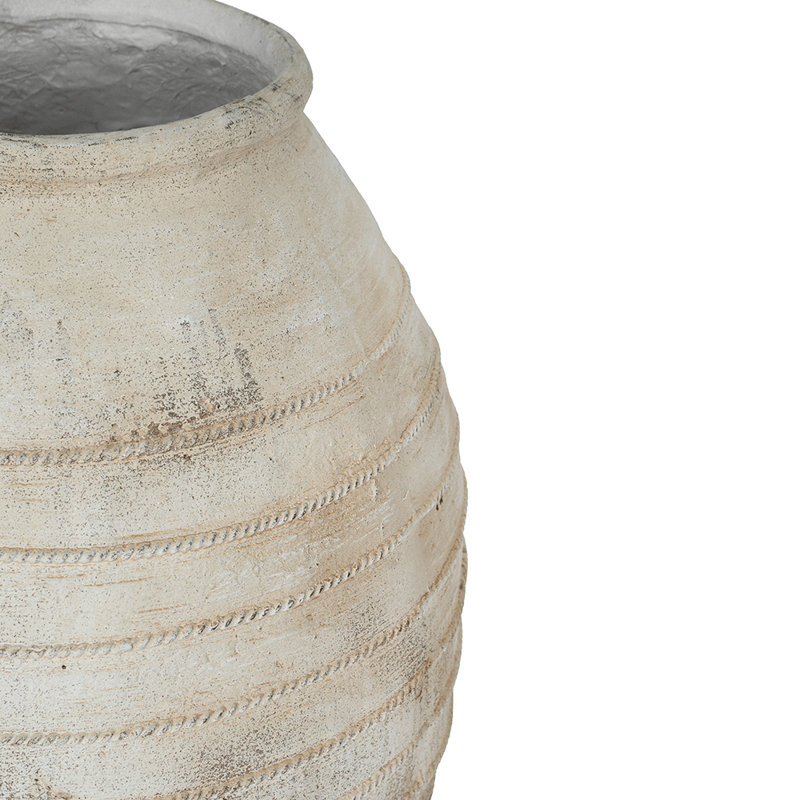 Grand pot de fleur en magnésium avec une finition blanche patinée et une texture striée, H 30,5 po x l 22,4 po x P 22,4 po
