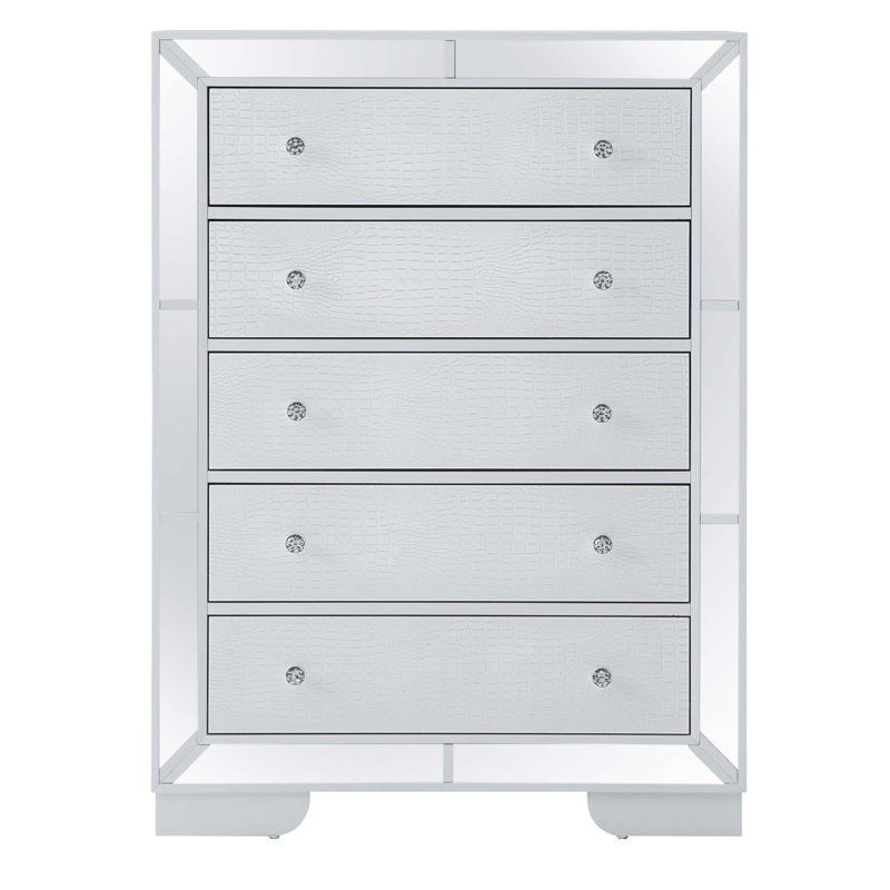 Coffre de rangement élégant et contemporain avec tiroirs spacieux, parfait pour organiser et rehausser les intérieurs modernes.