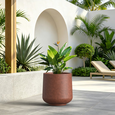 Pot de ciment robuste en ciment brun moka de H 17 po x l 15 po pour la décoration de patio et de jardin
