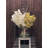 Vandas et cymbidiums dans un vase