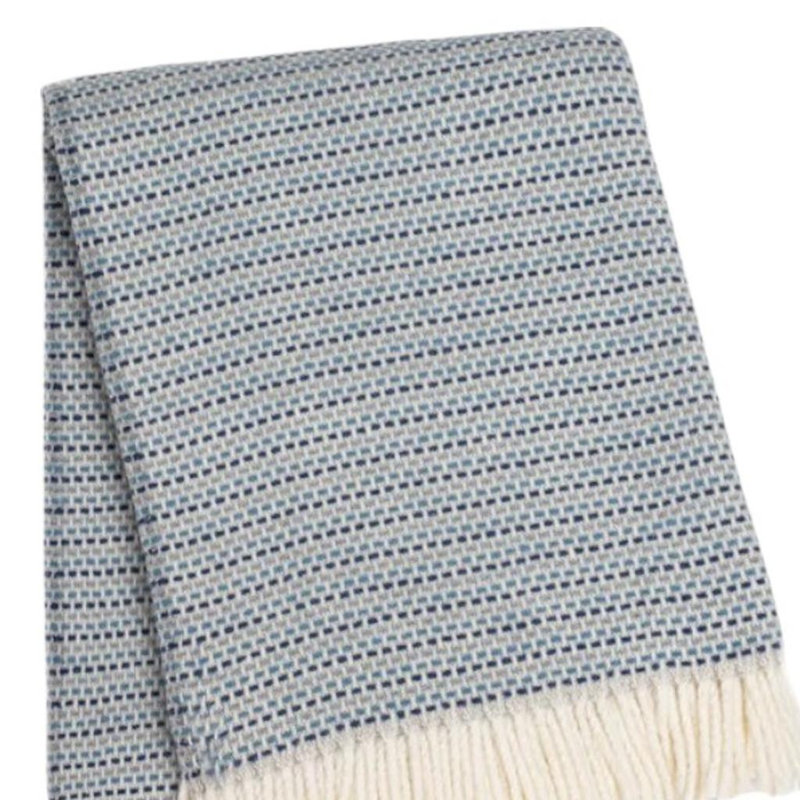 Jeté 55 po x 70 po en mélange de coton bleu denim avec frange