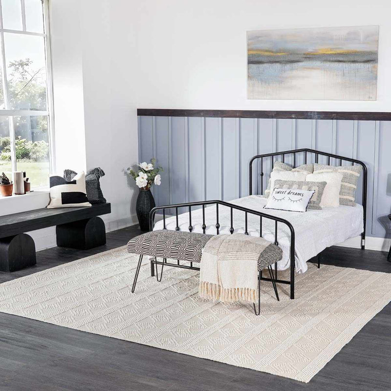 Darchelle Geometric Handmade Wool Area Rug in White, Rectangle 6' x 9'