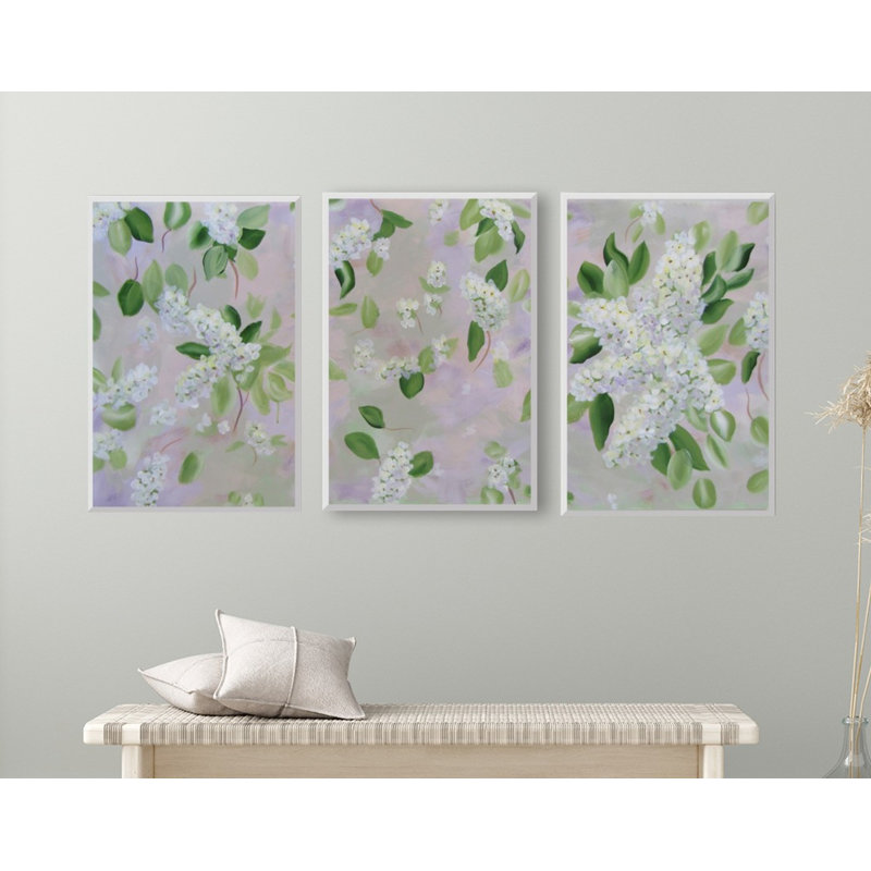 Ensemble de 3 impressions de lilas blancs par l'artiste local Janet Burrows, H 32 po x l 66 po, Cadre doré