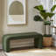 Banc élégant avec cascade et entrée moderne pour chambre à coucher