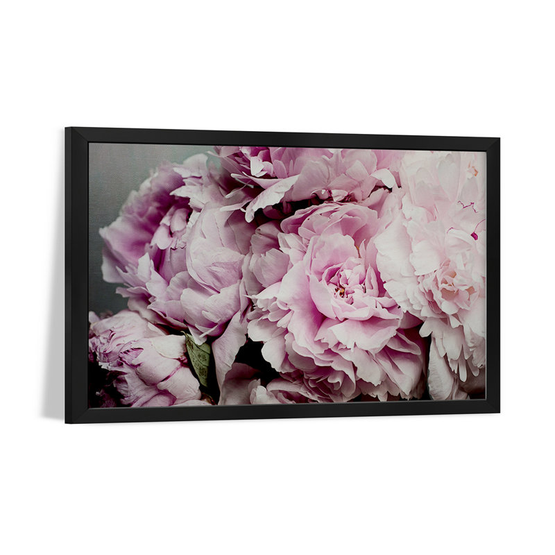 Pivoine Galore II, affiche encadrée de qualité par Elizabeth Urquhart, H 24 po x l 32 po