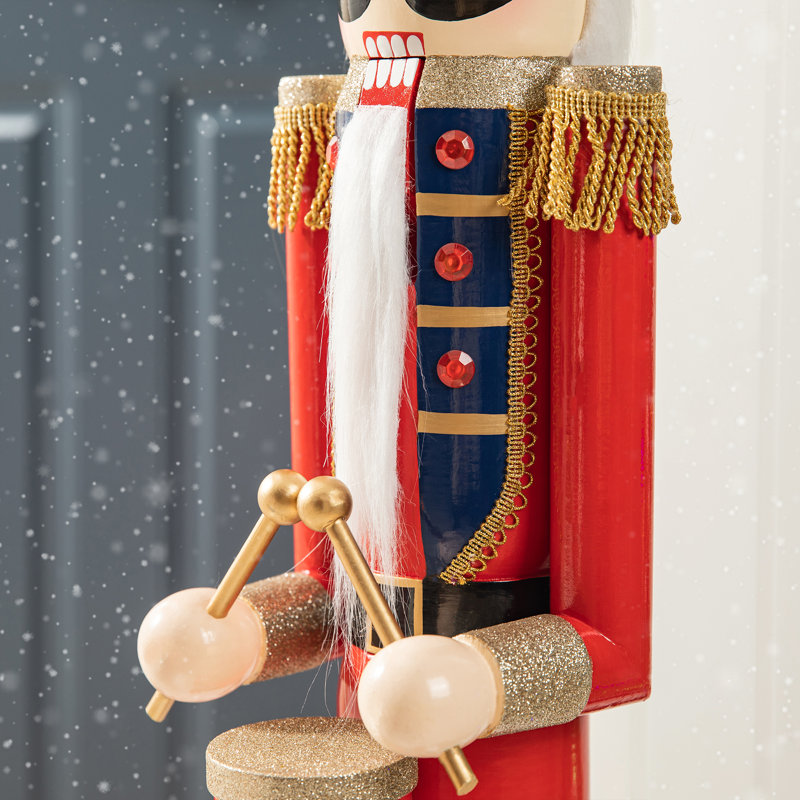 Soldat de Noël en bois casse-noisette, H 42 po x l 7,5 po x P 6,75 po