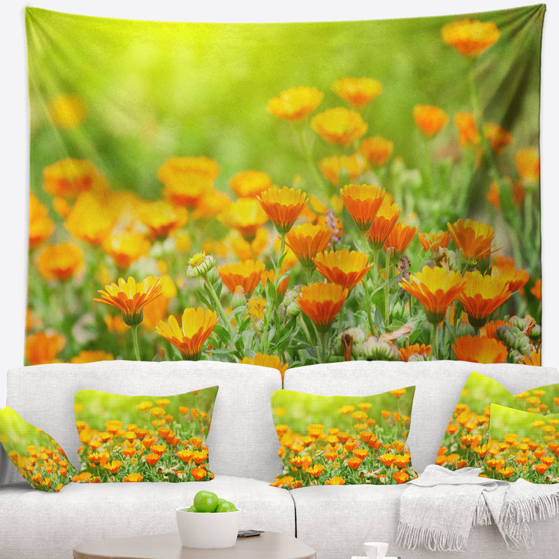Tapisserie floral jaune marigold fleurs, H 50 po x l 60 po