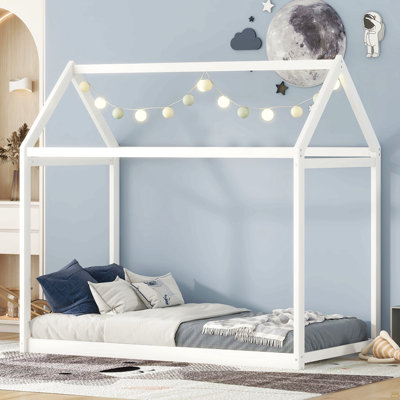 Lit simple en bois