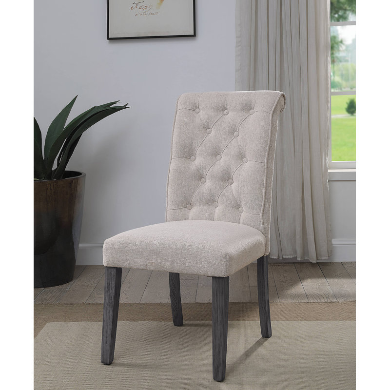 Chaise d'appoint rembourrée confortable avec un design élégant pour n'importe quelle pièce