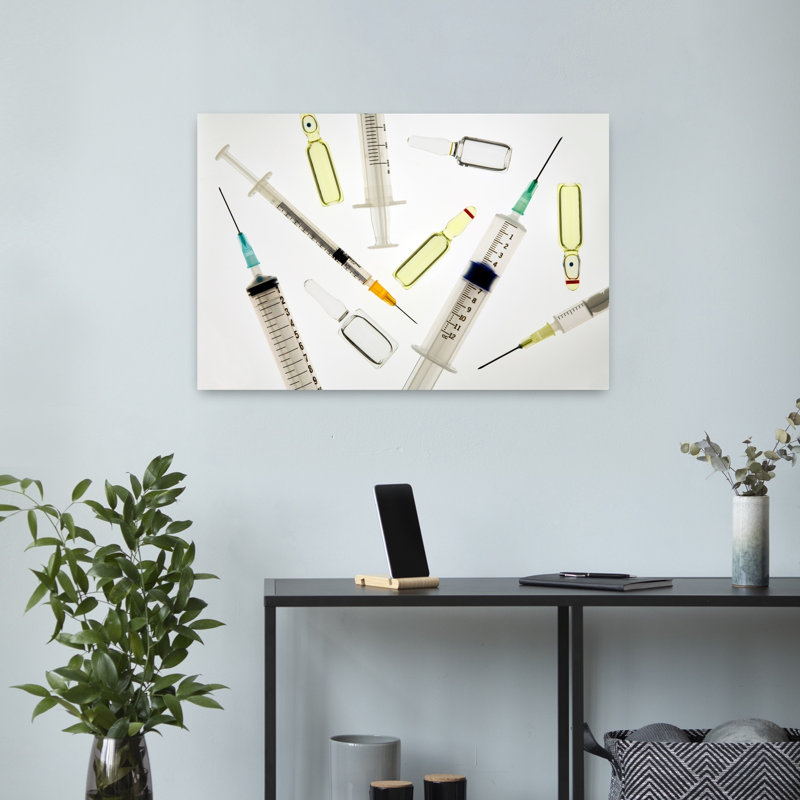 Seringues et flacons, art abstrait de paysage contemporain, H 16 po x l 24 po