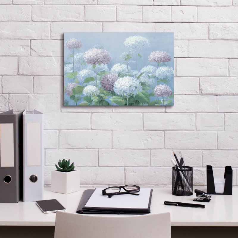 «Hydrangea Garden» par Danhui Nai, art mural sur toile, H 12 po x l 18 po