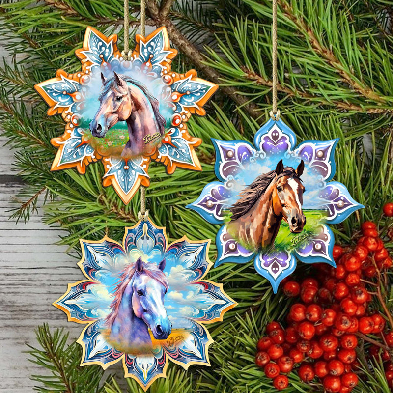 Ensemble de 3 décorations en forme de flocons de neige en bois par des chevaux par Debrekht