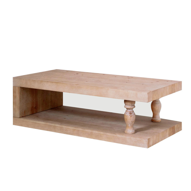 Charmante table basse rustique avec tablette pour un salon élégant