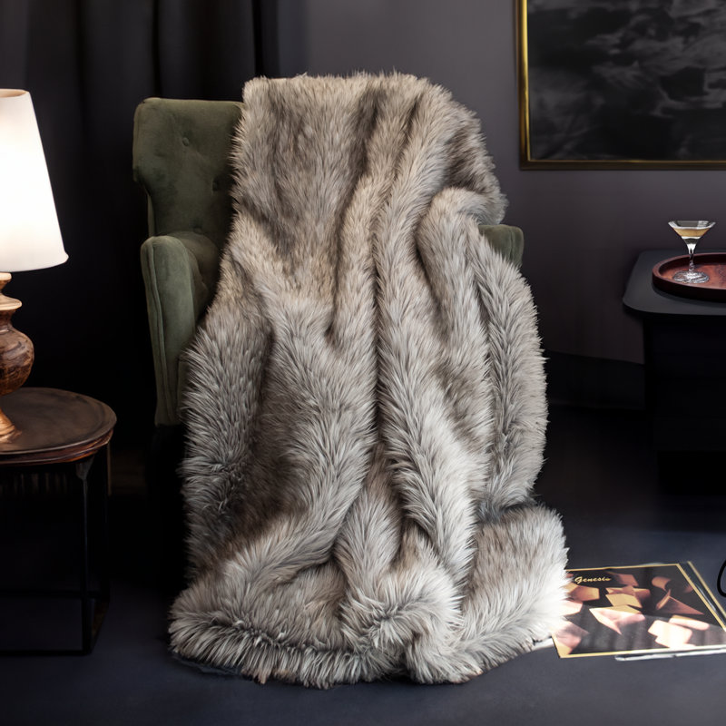 Jeté en fausse fourrure de luxe Thomas Collection® Misty Mountain Wolf, Mini couverture de voyage l 60 po x L 36 po