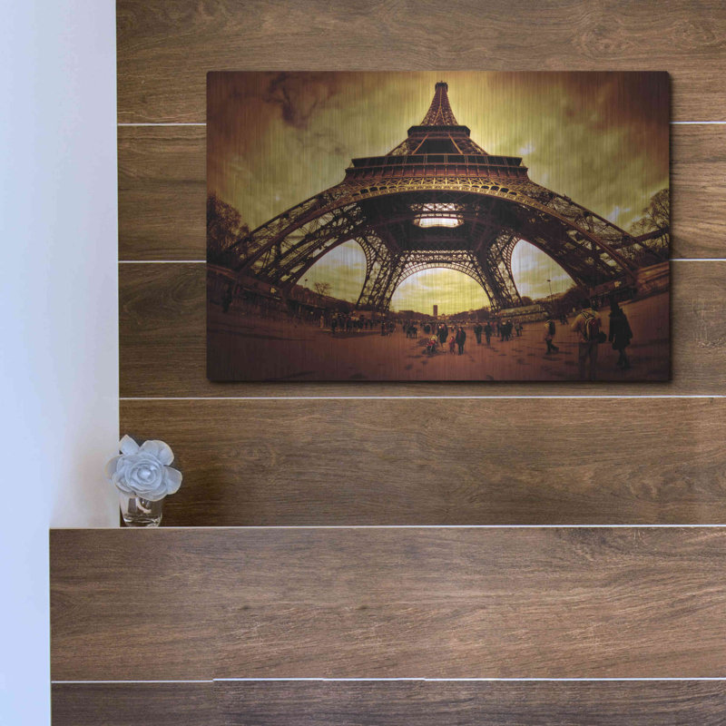 «Eiffel Apocalypse Color» par Sebastien Lory, H 12 po x l 16 po