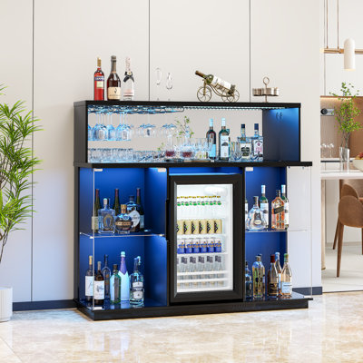 Armoire bar 47 po avec lumières RVB, station de charge et supports à vin amovibles (sans réfrigérateur)