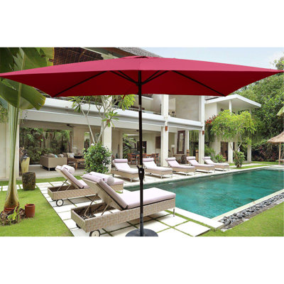 Parasol de patio 6 x 9 pi - Housse imperméable pour l'extérieur, fonctionnement facile à la manivelle, mât en acier à bouton-poussoir inclinable, tissu protégé 40+ pour cour arrière, jardin, piscine, bourgogne, 9 x 6 pi
