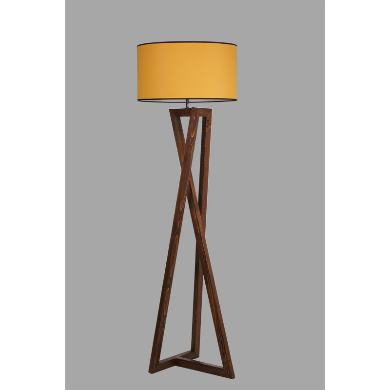 Élégante lampe sur pied Luro avec corps sapin, finition noyer et moutarde, hauteur 58,7 pouces | Diamètre du capuchon de 17,7 po et diamètre du pied de 16,9 po | Douille E27, 60 W maximum | Interrupteur marche / arrêt sur le câble | Design moderne p